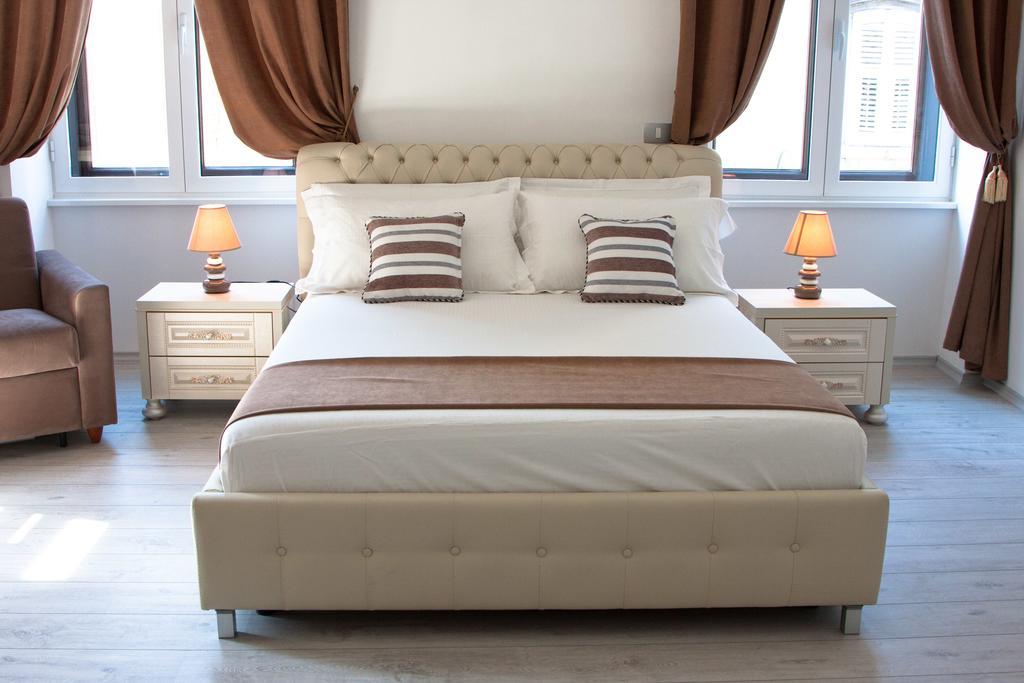 Brilliant Camere Trieste Bagian luar foto