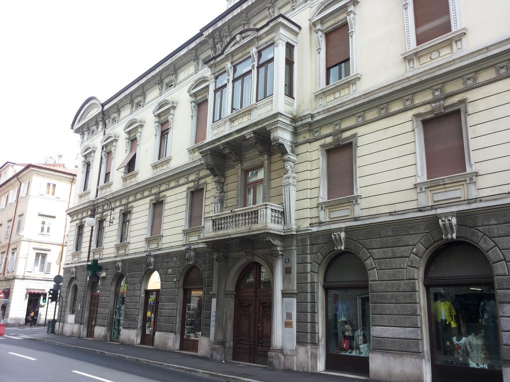 Brilliant Camere Trieste Bagian luar foto